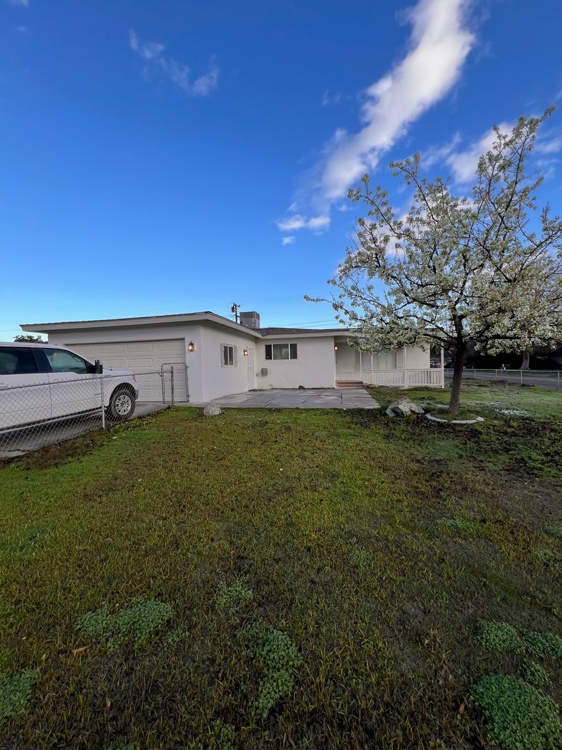 Bakersfield House: 3700 Laverne Ave