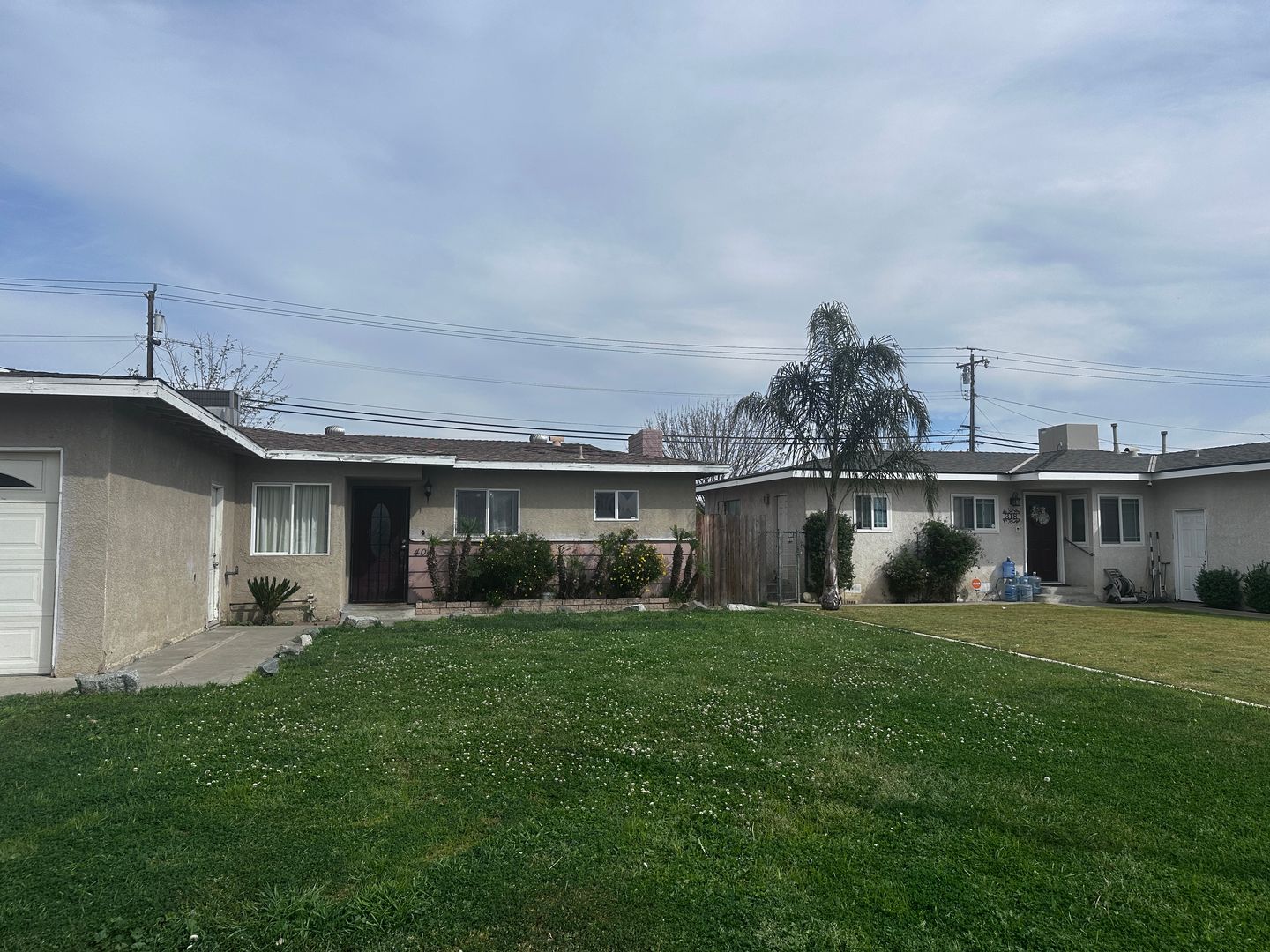 Bakersfield House: 400 Teakwood Dr.