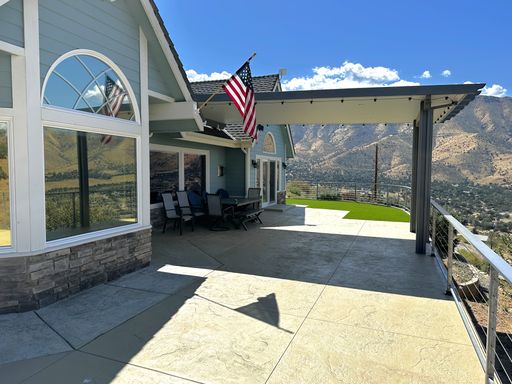 Hilltop Retreat with Breathtaking Views for Rent