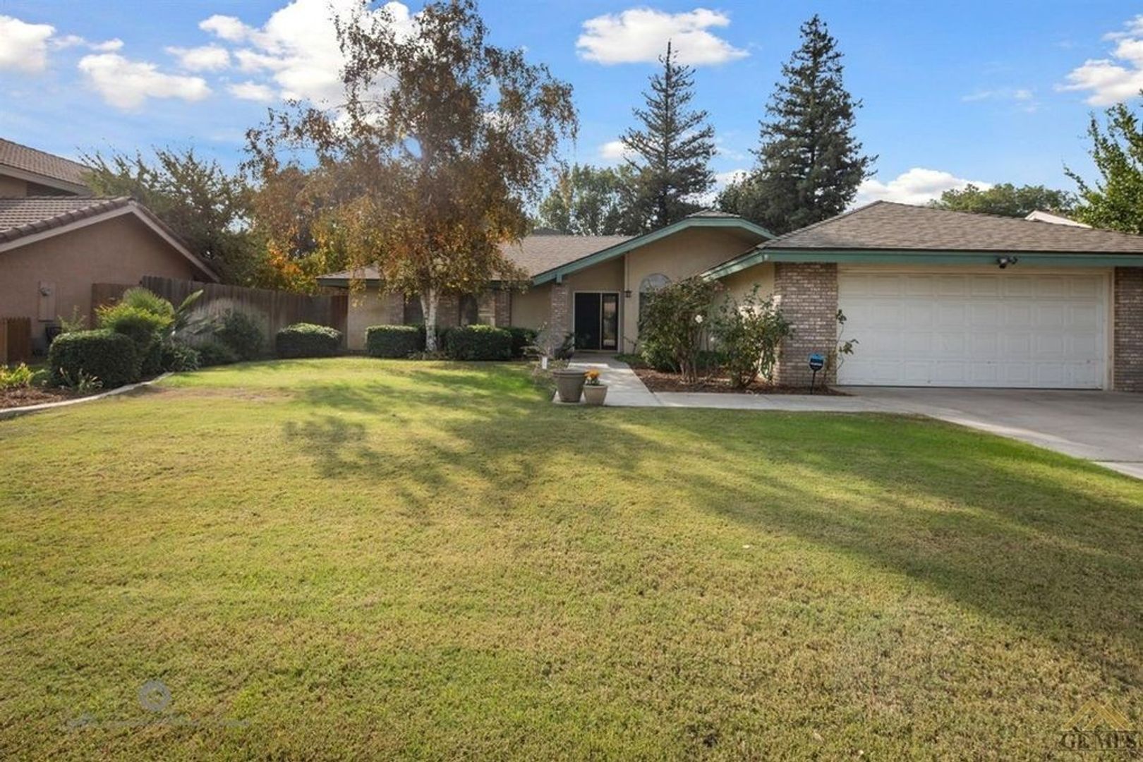 Bakersfield House: 9805 Mesa Oak Dr.