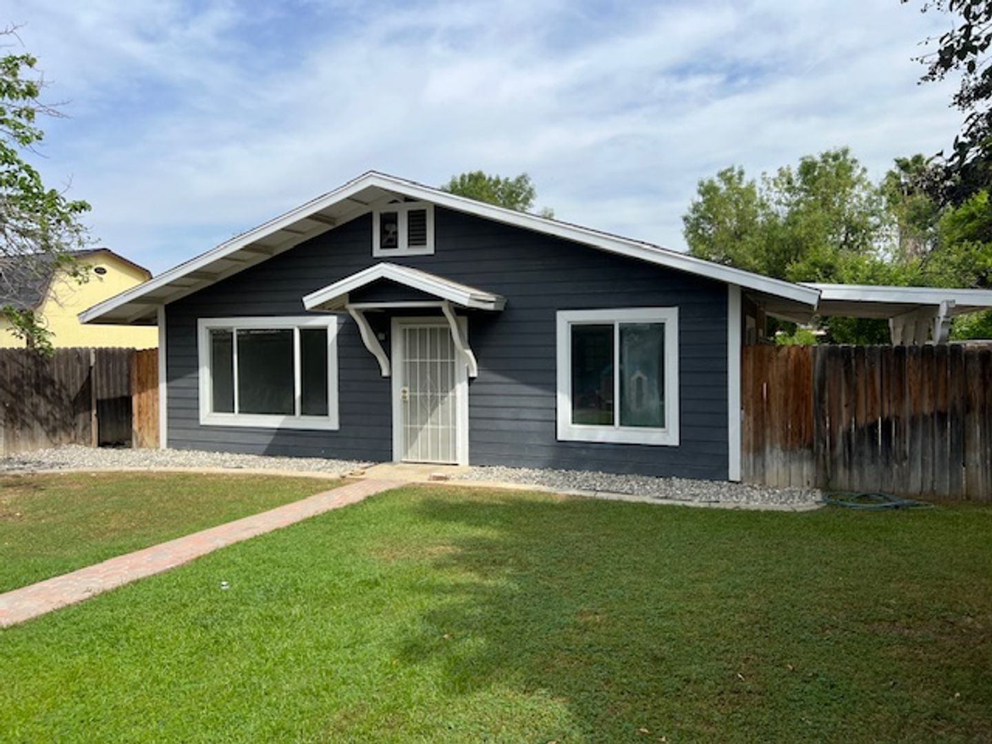 Bakersfield Apartment: 6904 & 6906 Cedarcrest Ave