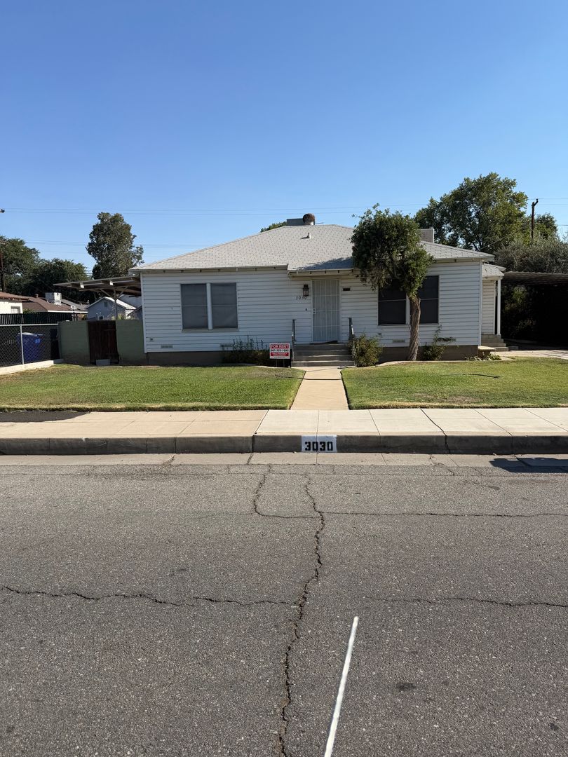Bakersfield House: 3030 Chester Lane