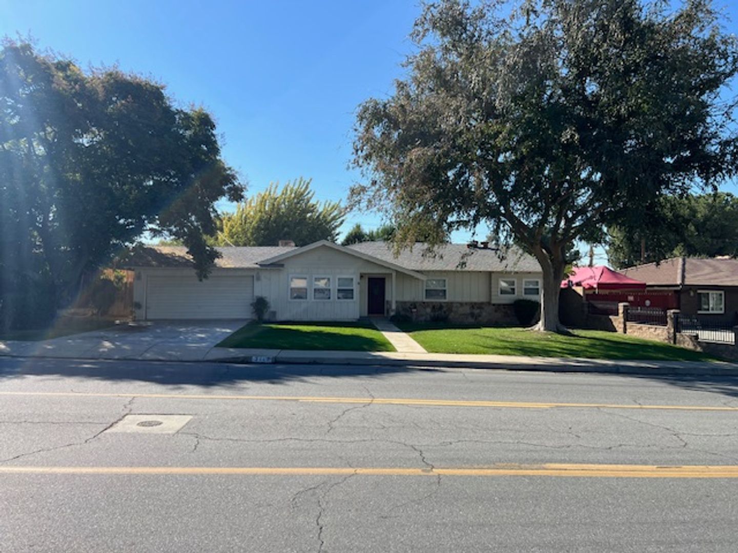 Bakersfield House: 3119 Christmas Tree lane