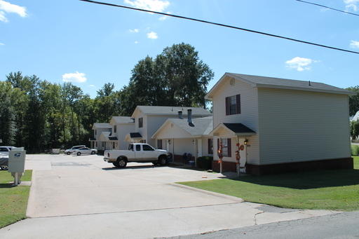Greenwood Apartment: 13 West Ash Street