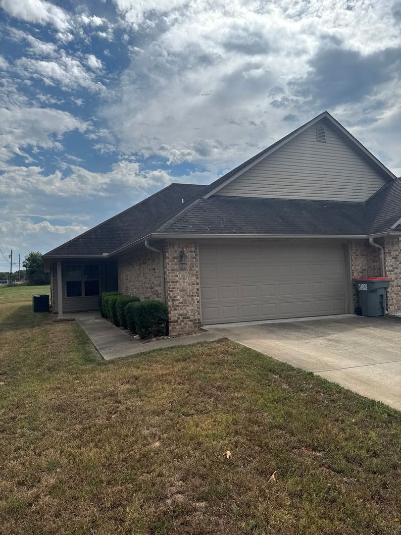 Greenwood Apartment: 1307A - 1307B Clinic Lane