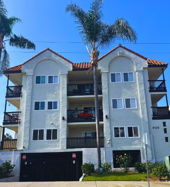 Hillcrest Two-Level Apartment | A/C, Parking & In-Unit Washer/Dryer – photo 1