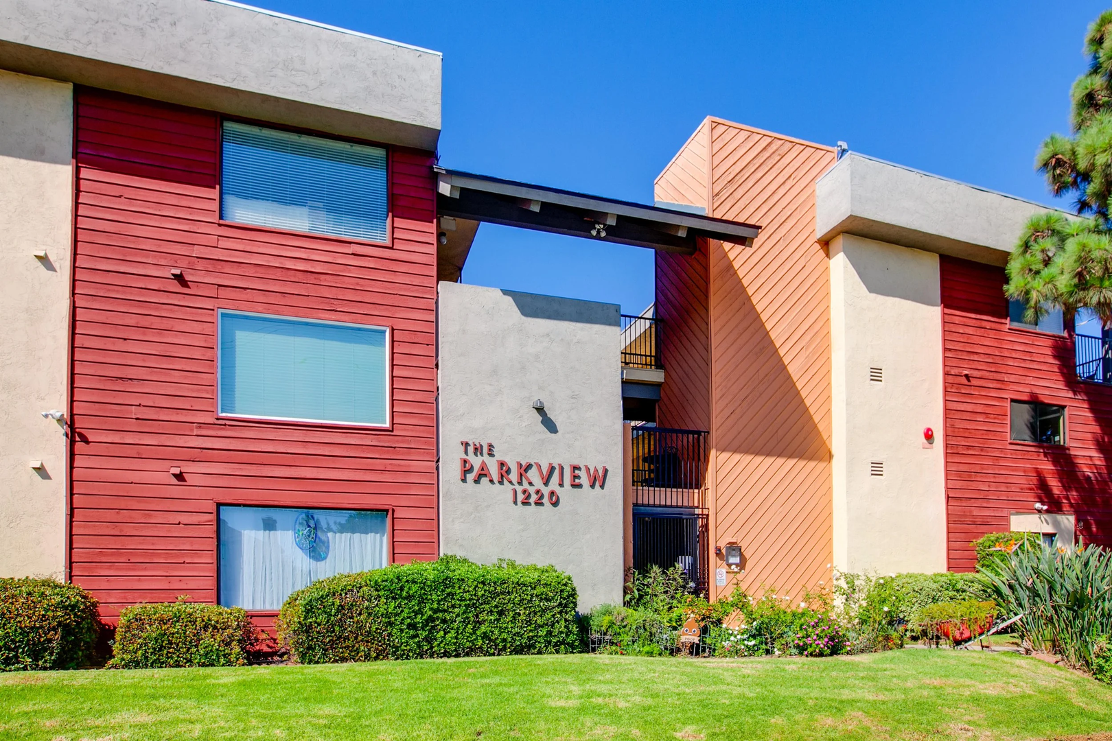 San Diego Apartment: 1220 Robinson Ave.