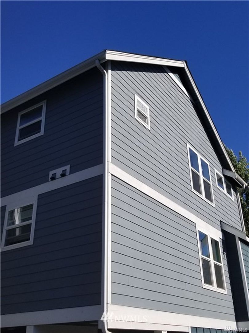 Seattle House: 4315 S Webster St