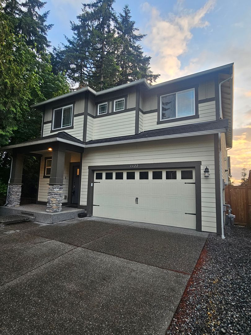 Bothell House: 4422 237th Pl SE