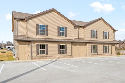 2BR End Unit w/ Washer/Dryer | Close to Fort Campbell & I-24 – photo 1