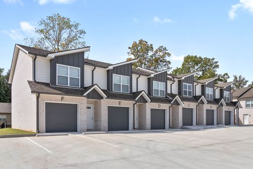 Townhome Near I-24 with Storage Garage – photo 1