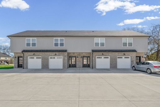 Spacious 2BR Townhome Minutes from Fort Campbell – photo 1