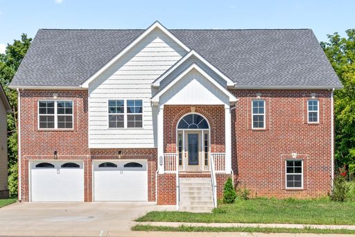 5-Bedroom Home with Two Living Areas, Luxury Suite & Fenced Yard – photo 1