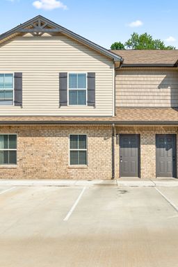 2 Bedroom 2.5 Bath Townhome! – photo 1