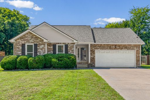 Charming 3-Bedroom Home with Fireplace & Fenced Backyard Near I-24! – photo 1