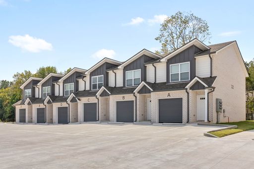 Townhome Near I-24 with Storage Garage! – photo 1