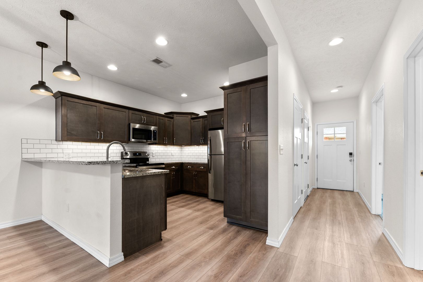NEW LUXURY 2 BED 2 BATH 1 CAR GARAGE DUPLEX 2 of 8