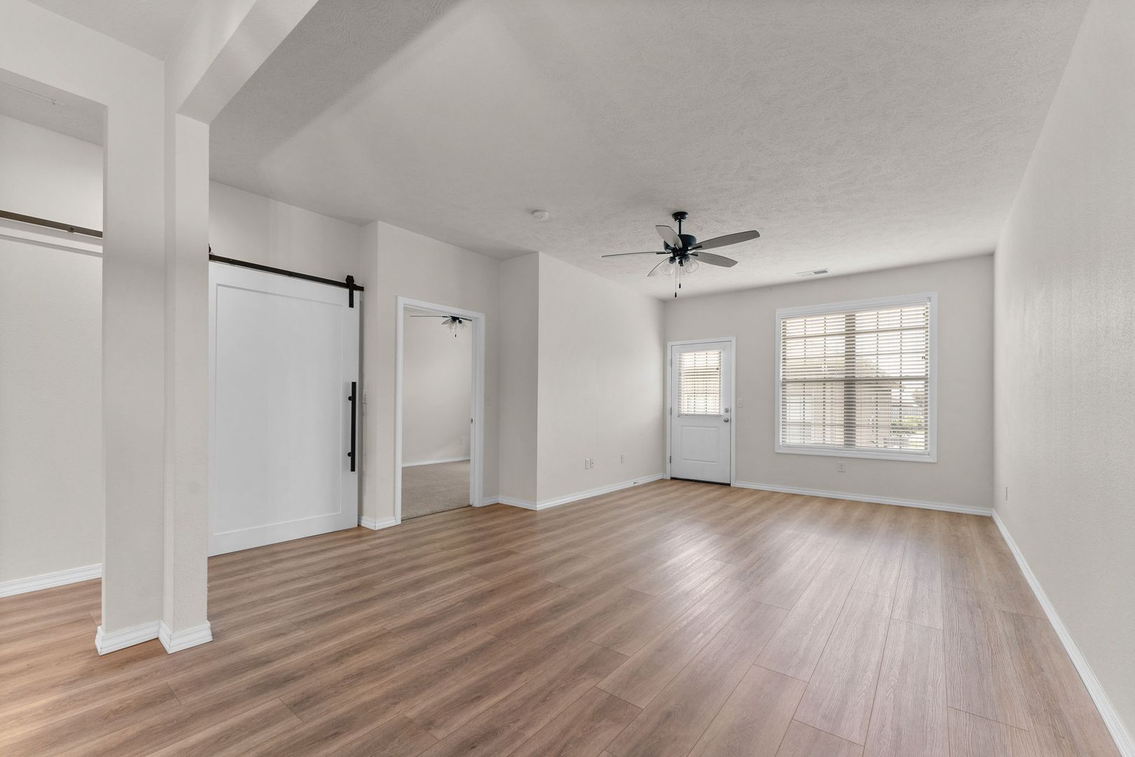 NEW LUXURY 2 BED 2 BATH 1 CAR GARAGE DUPLEX 8 of 8