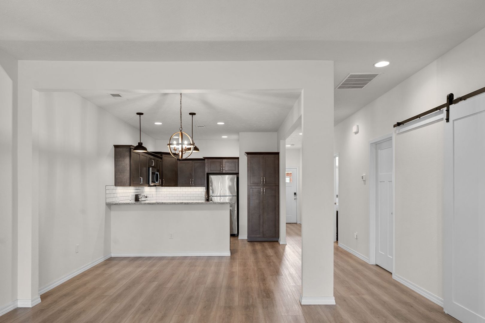 NEW LUXURY 2 BED 2 BATH 1 CAR GARAGE DUPLEX 7 of 8