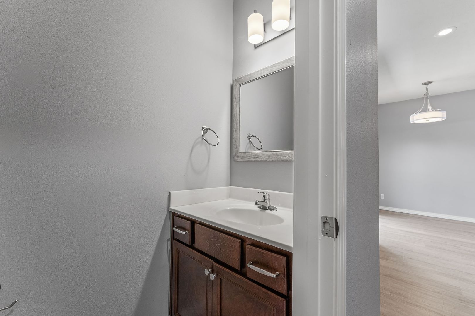 NEW LUXURY 3 BED 2.5 BATH TOWNHOUSE 8 of 8