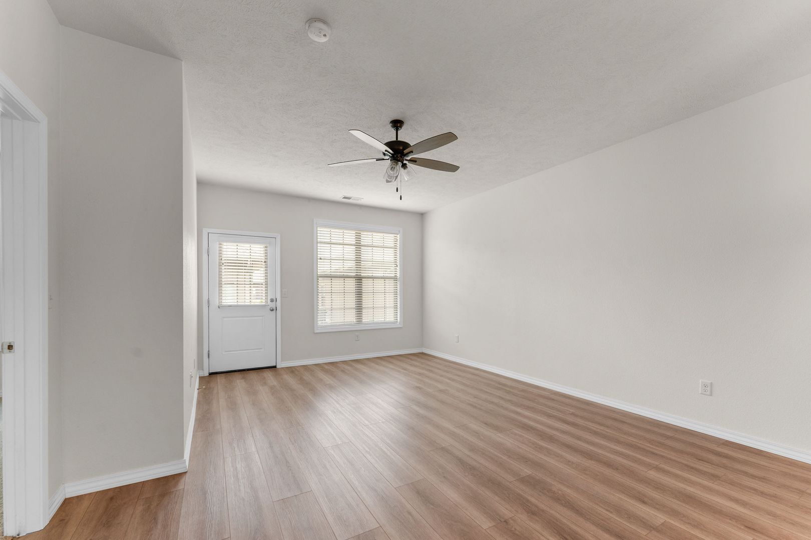 NEW LUXURY 2 BED 2 BATH 1 CAR GARAGE DUPLEX 9 of 19