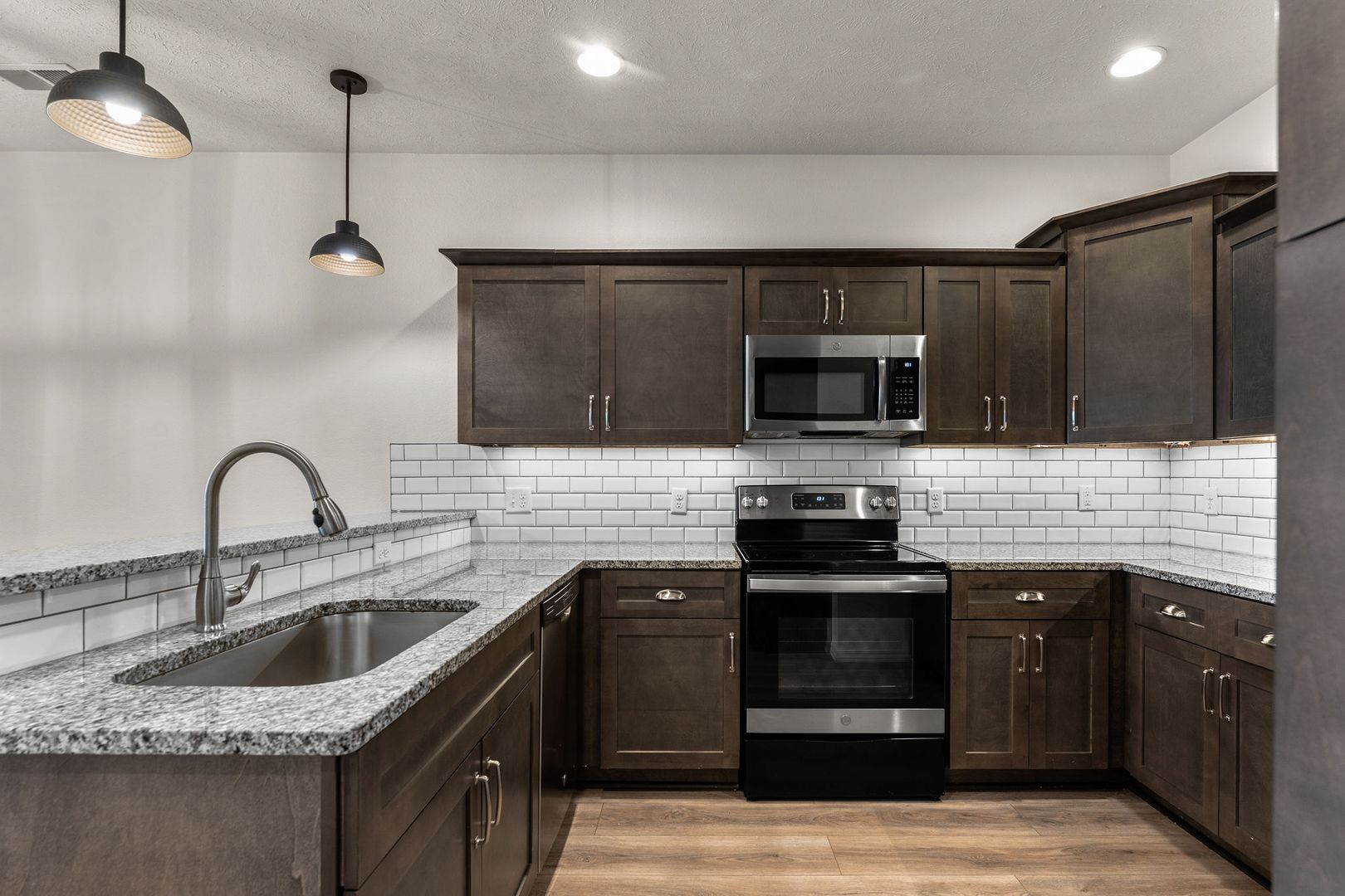 NEW LUXURY 2 BED 2 BATH 1 CAR GARAGE DUPLEX 3 of 8