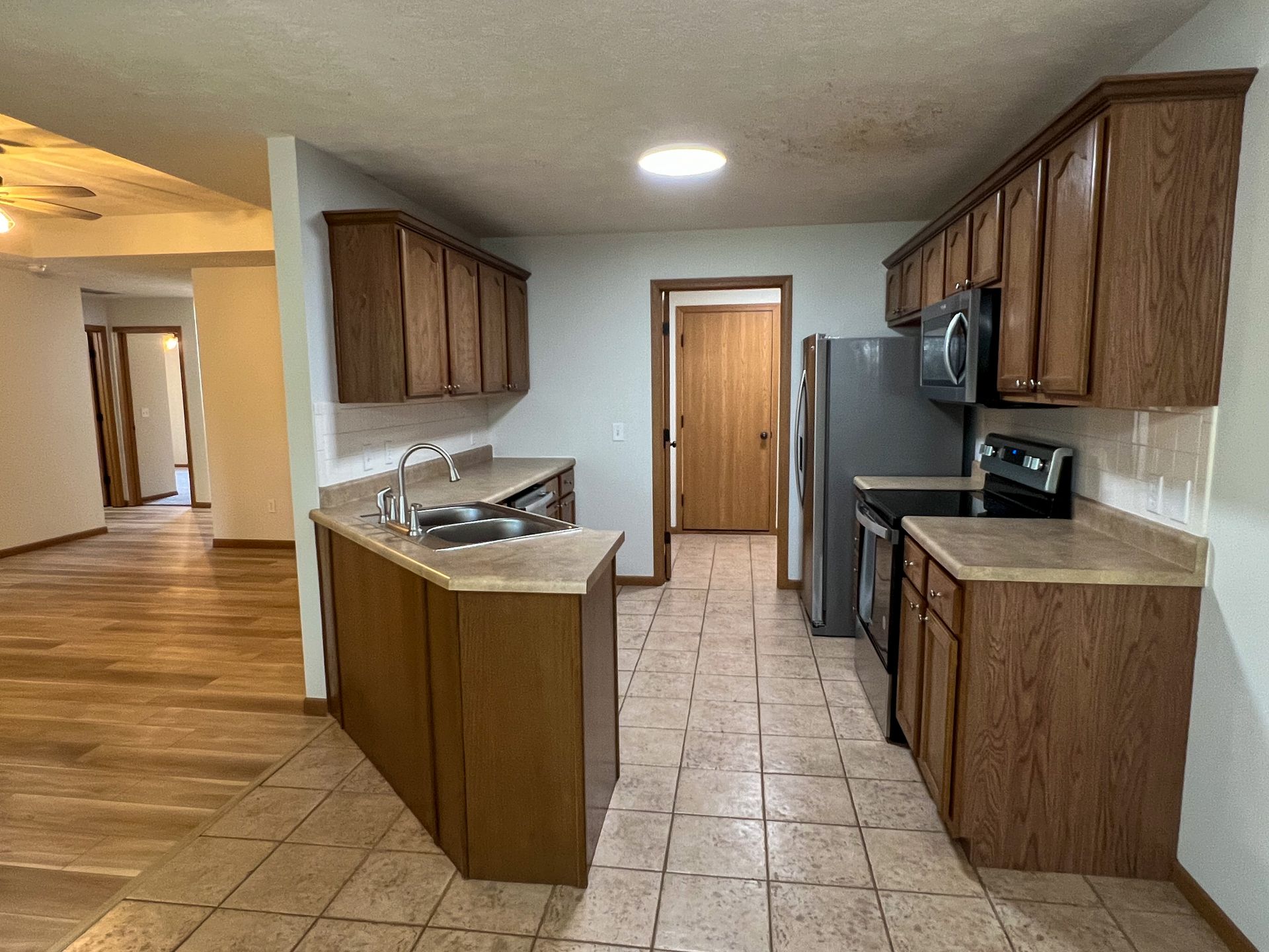 NEW LUXURY DUPLEX in the sought-after Southwest area of Springfield! 5 of 12