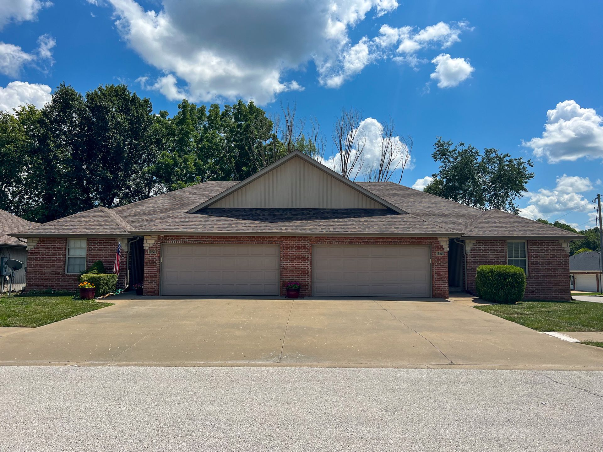 NEW LUXURY DUPLEX in the sought-after Southwest area of Springfield! 2 of 12
