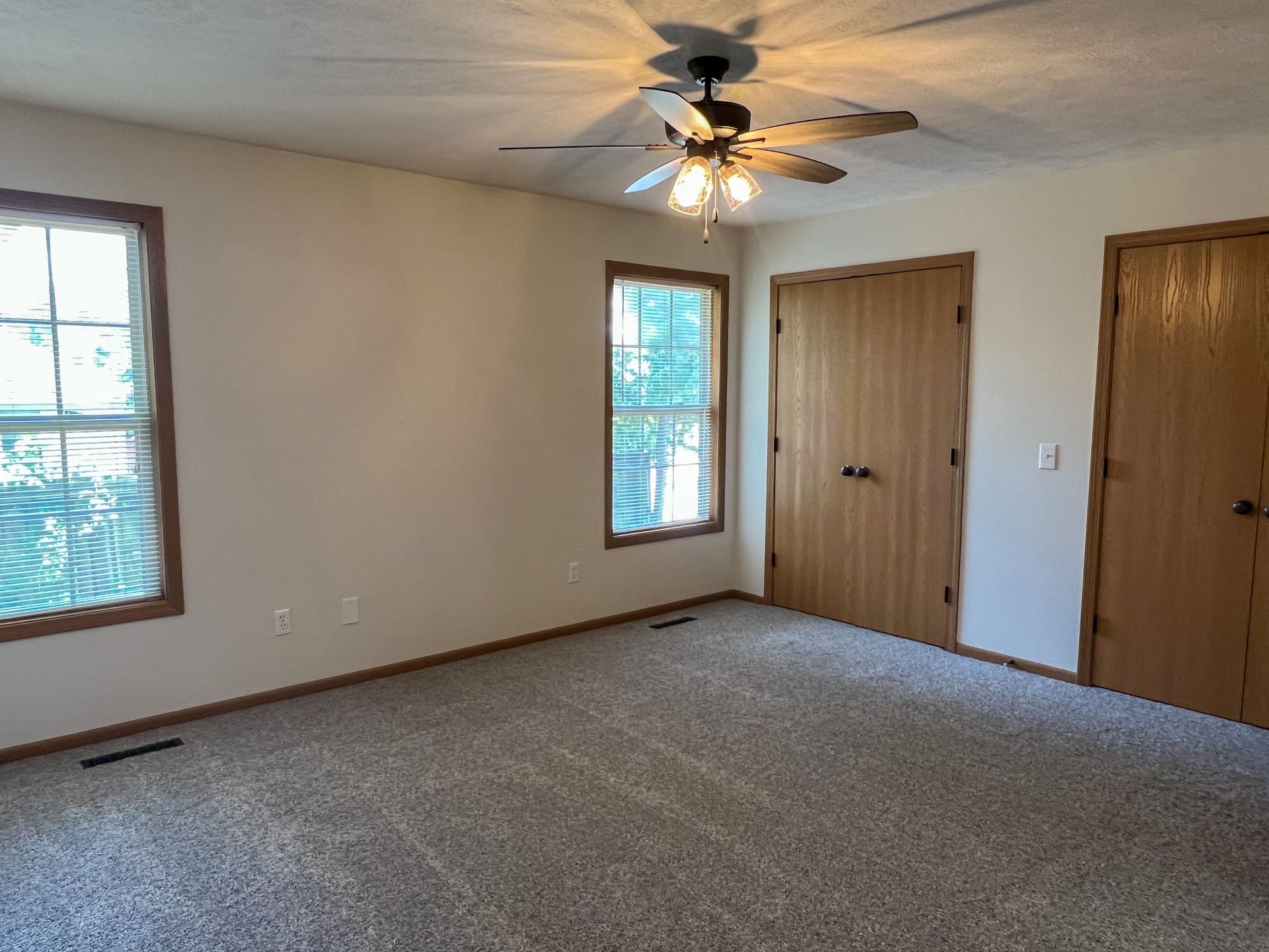 NEW LUXURY DUPLEX in the sought-after Southwest area of Springfield! 8 of 12