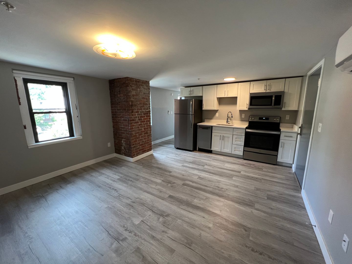 Braddock Apartment: 16 Holland Avenue