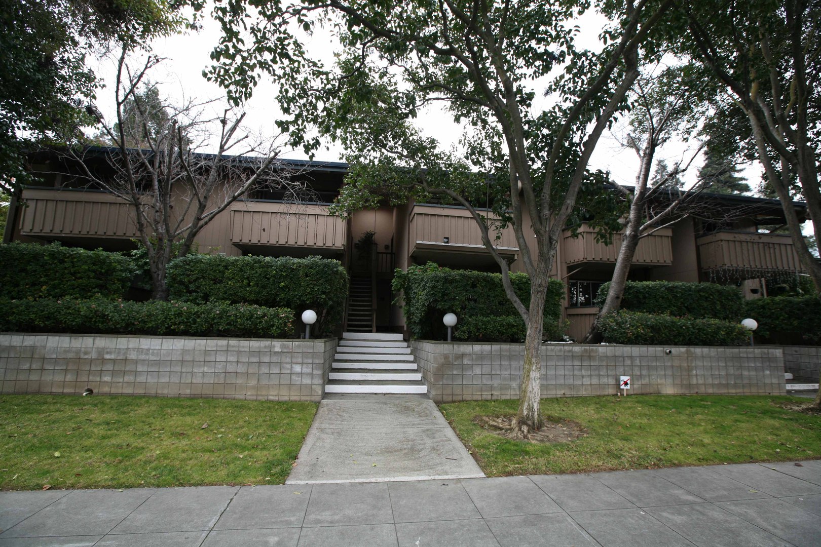 Santa Clara House: 151 Buckingham Dr. #260