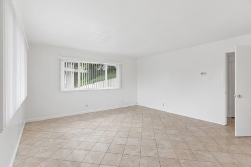 Enchanting 2 Bedroom Land Park Apartment Available Now – photo 1