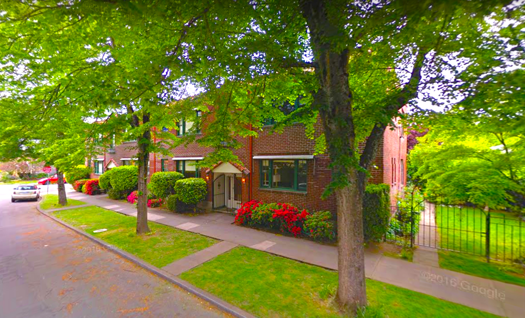 Portland Apartment: 3005 SE Morrison St.