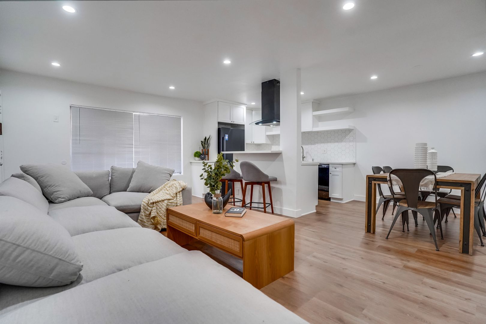 West Hollywood Apartment: 1033 N Genesse