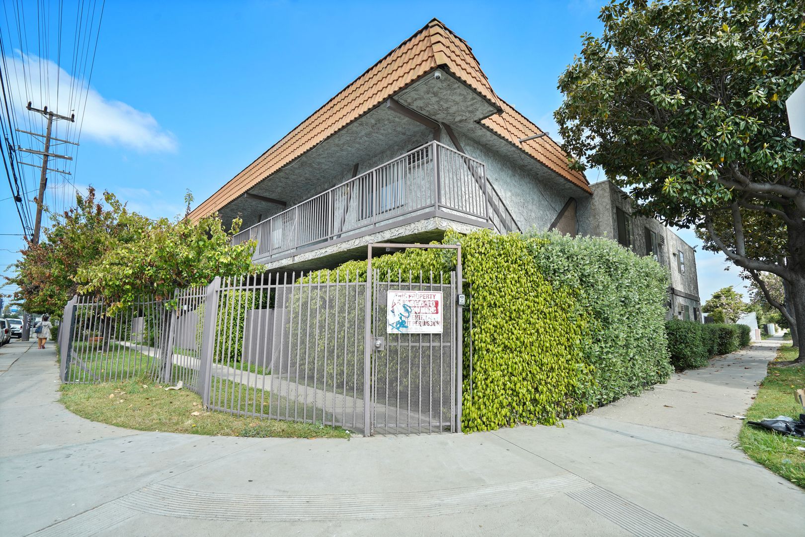 Van Nuys Apartment: 14235 Vanowen St