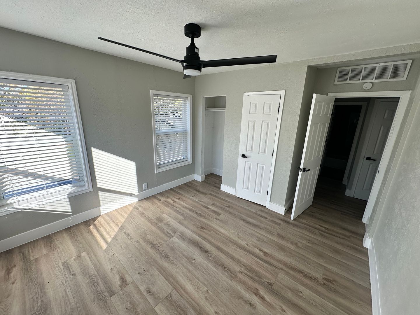 Grand Prairie Apartment: 211 SE 13th St