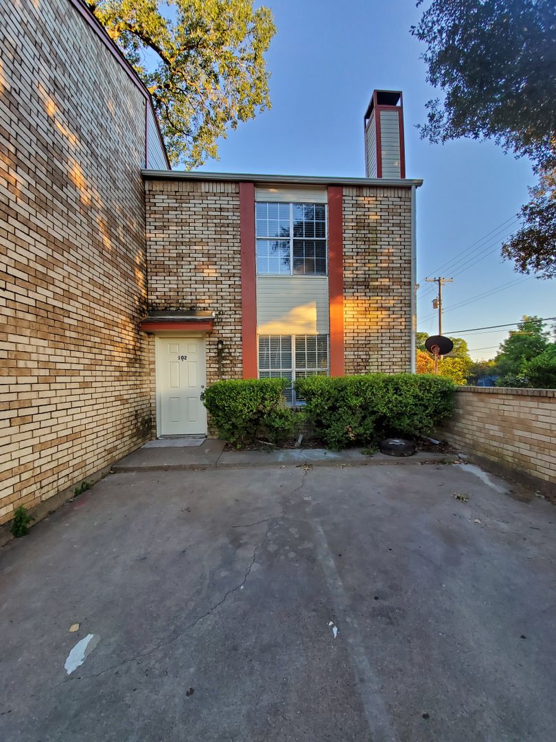 Duncanville Apartment: 102 Austin Stone Drive