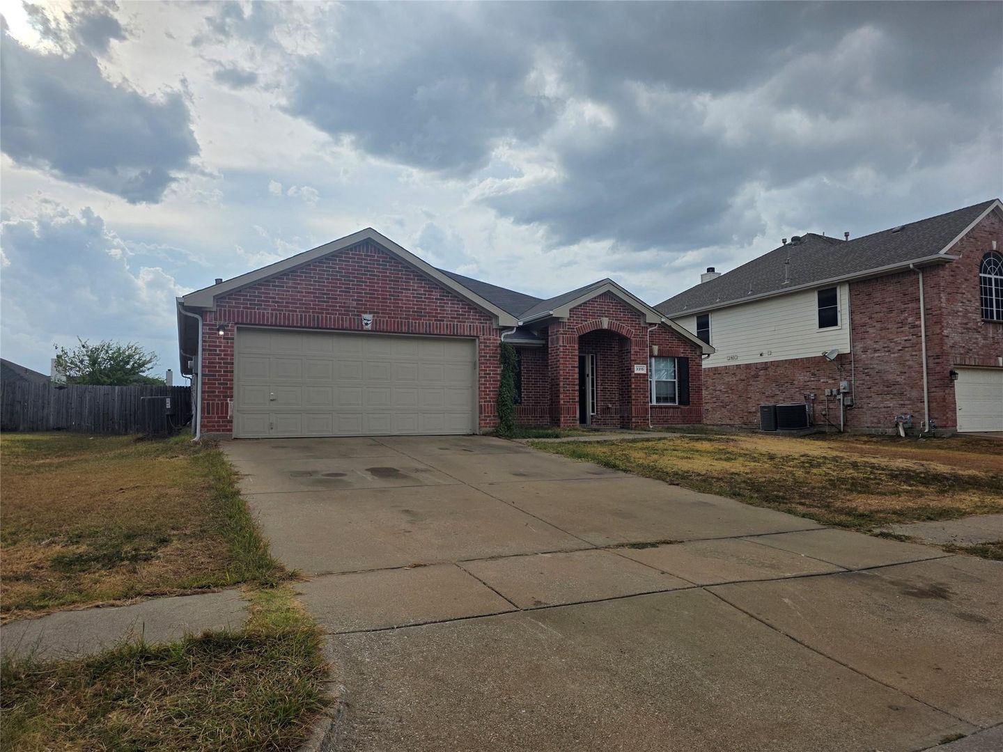 Grand Prairie House: 3315 Desert Sage