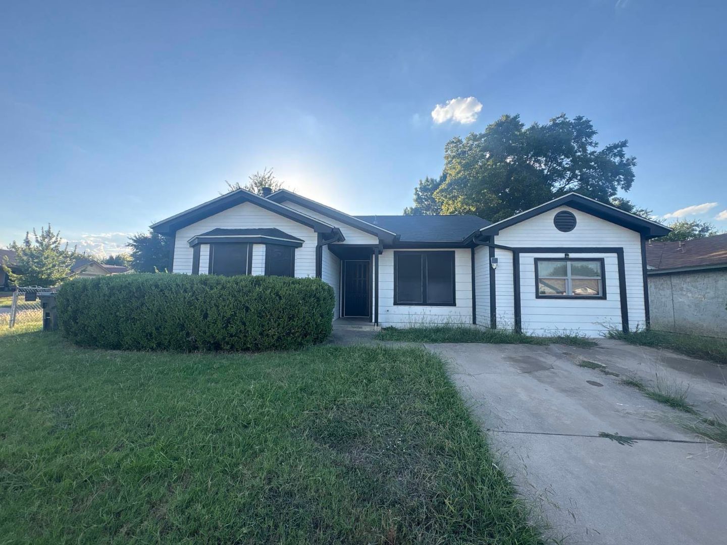 Arlington House: 5416 Spring WillowDrive