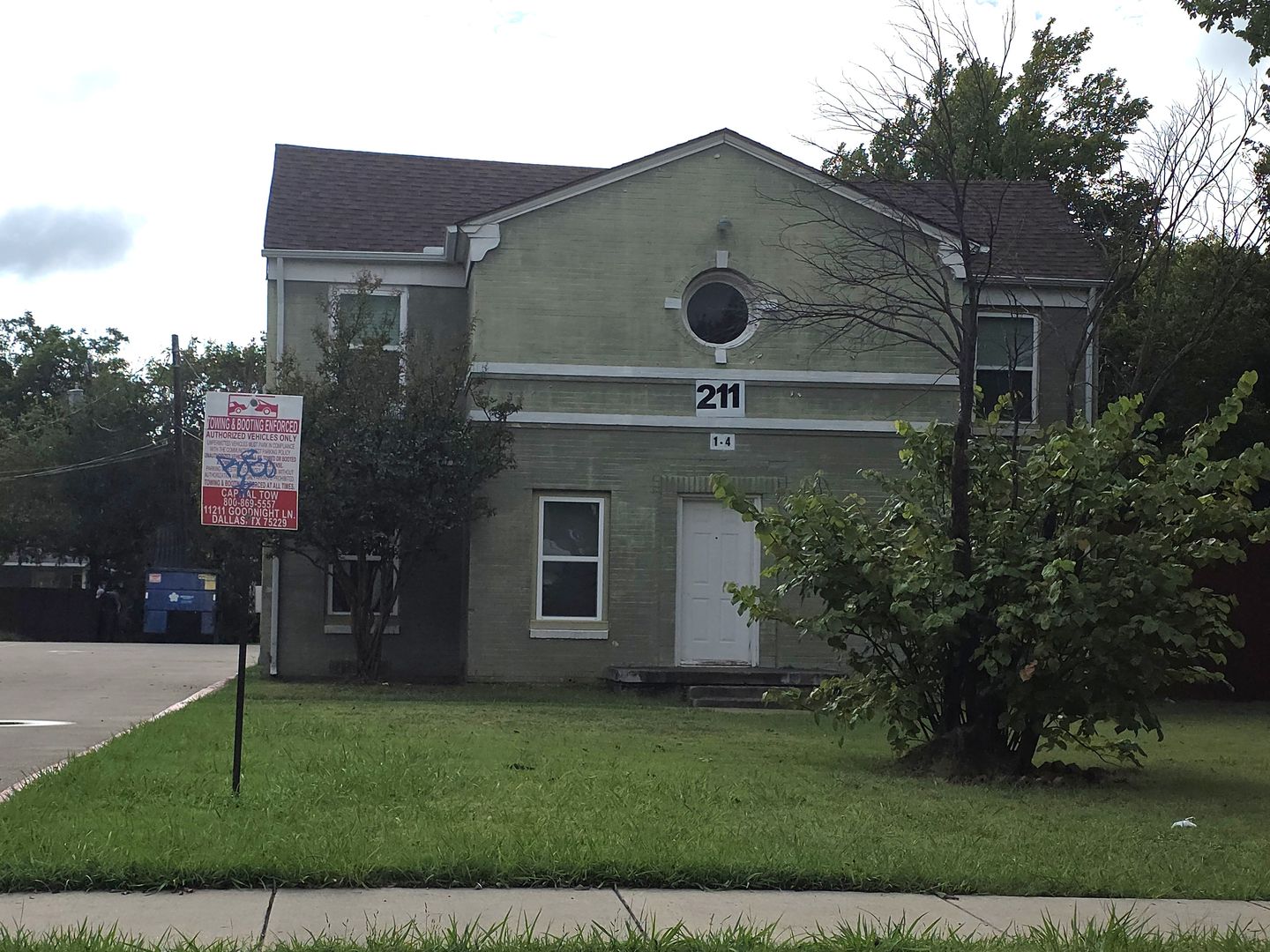 Grand Prairie Apartment: 211 SE 13th St