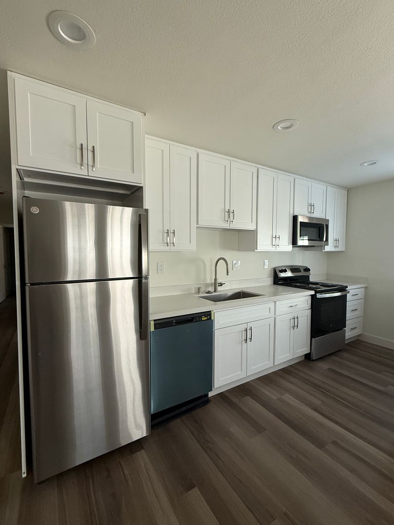 Santa Clara Apartment: 1981 Saint Lawrence Dr