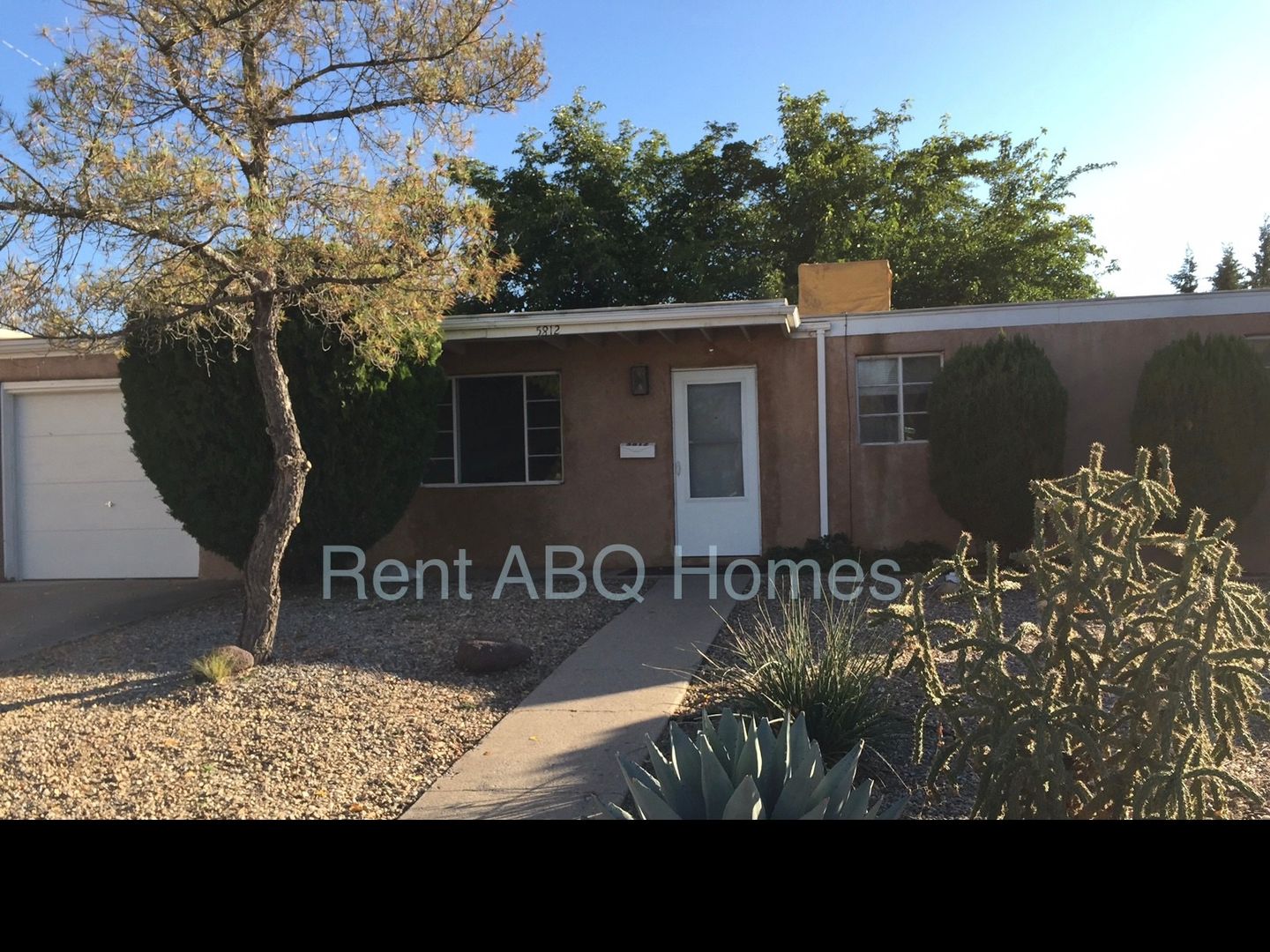 Albuquerque House: 5812 Aztec Rd NE