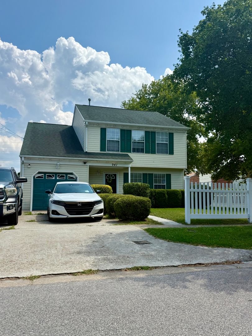 Norfolk House: 941 Avenue G