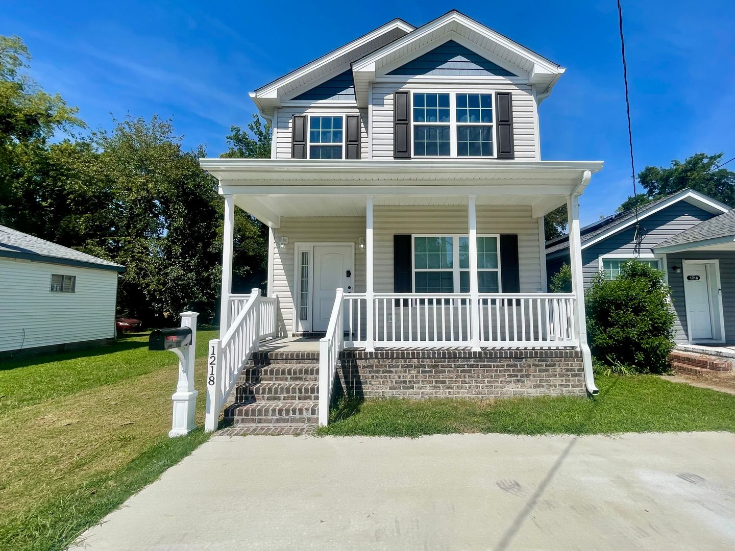 Portsmouth House: 1218 Summit Ave