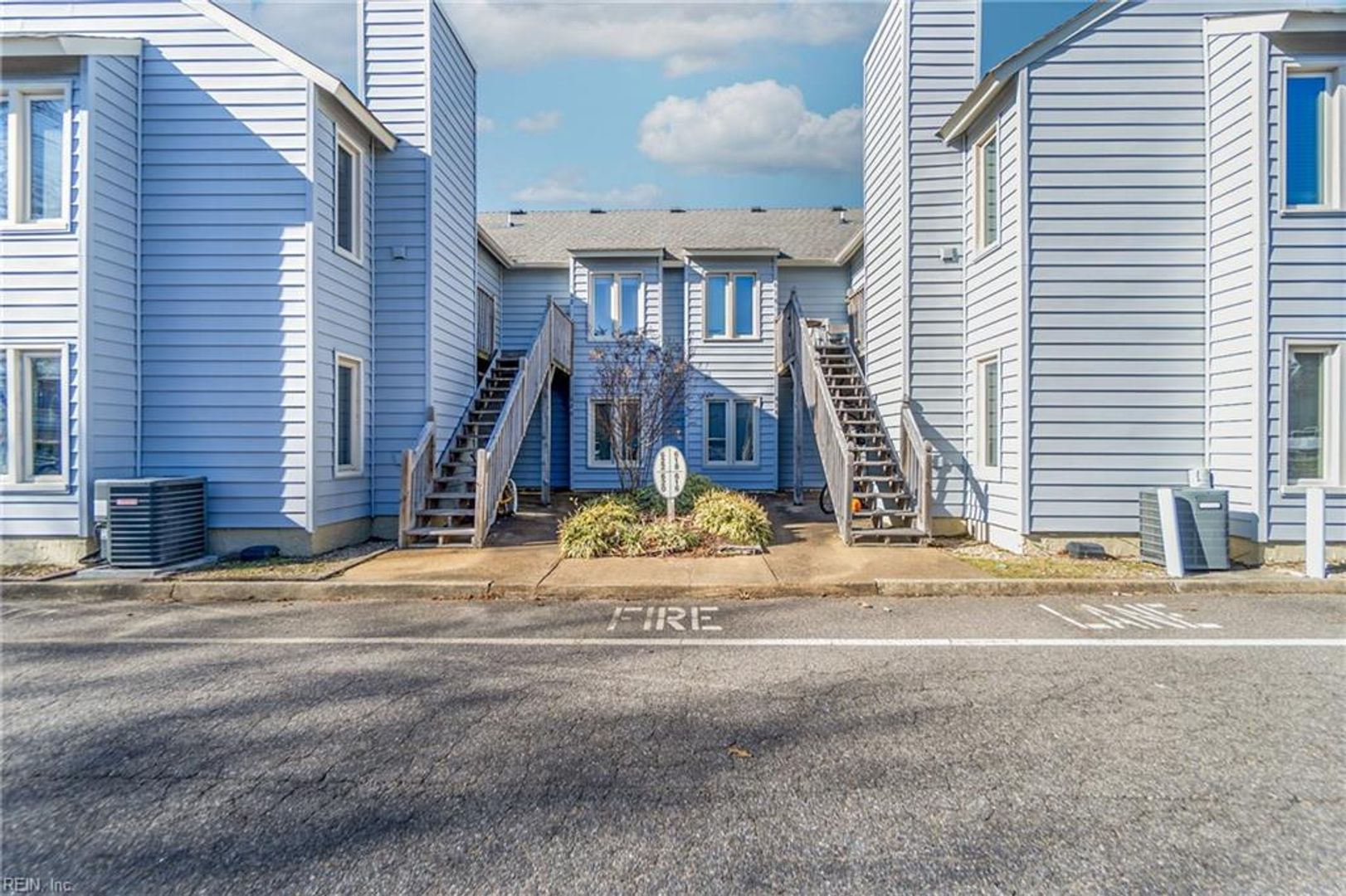 Virginia Beach House: 622 Pinewood Drive