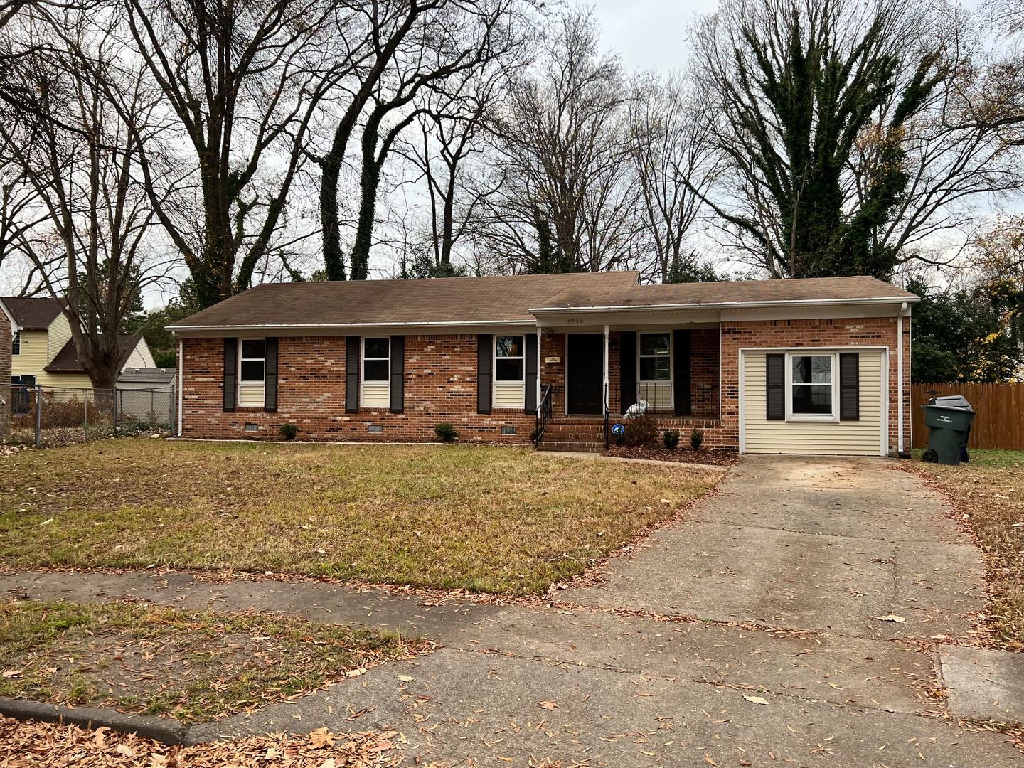 Norfolk House: 6845 Cedarwood Court