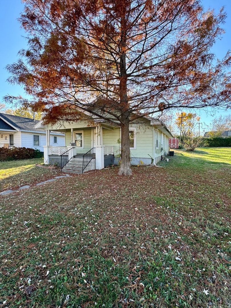 Springfield House: 2219 N Bolivar Rd