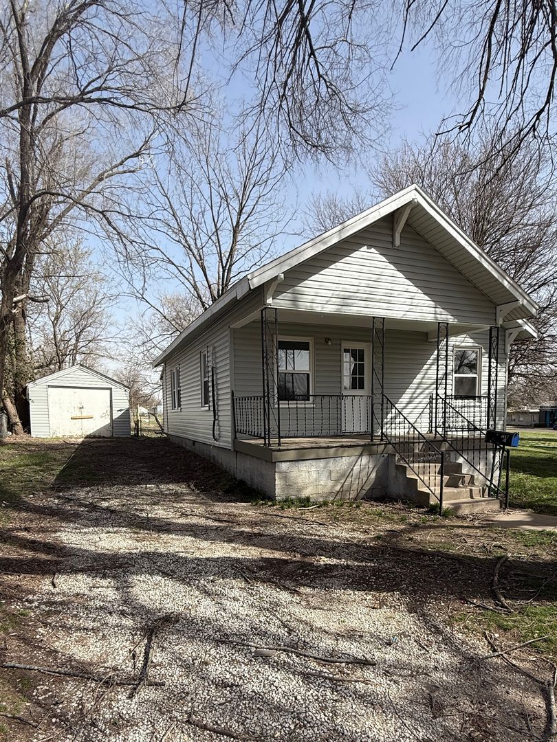 Springfield House: 1017 W Locust St