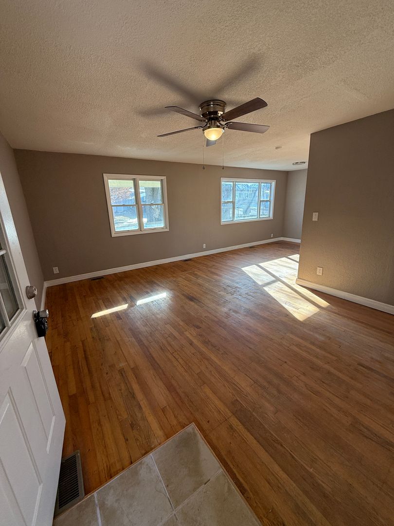 Springfield House: 1535 E Talmage St