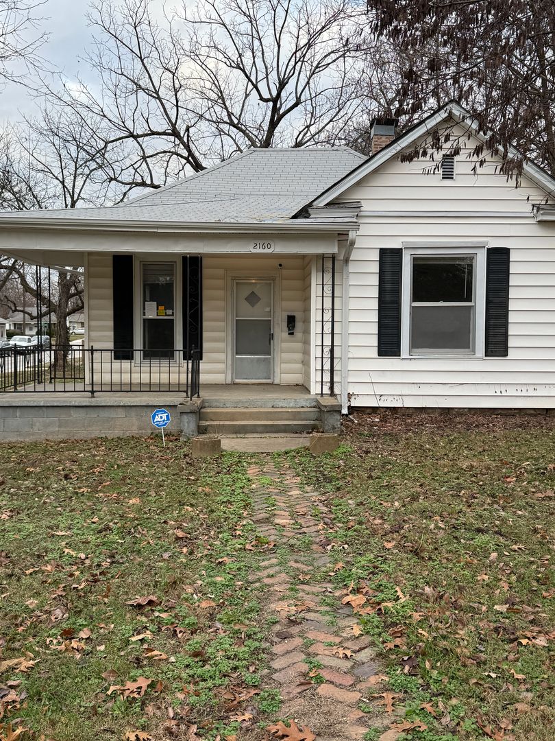 Springfield House: 2160 N Campbell